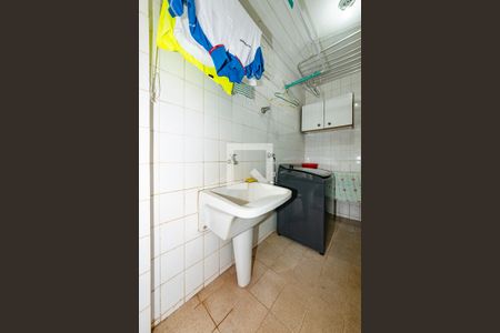 Casa à venda com 549m², 6 quartos e 5 vagas Casa à venda com 549m², 6 quartos e 5 vagasÁrea de Serviço