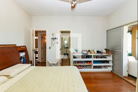 Casa à venda com 549m², 6 quartos e 5 vagas Casa à venda com 549m², 6 quartos e 5 vagasSuíte
