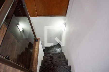 Casa à venda com 185m², 3 quartos e 2 vagasEscada