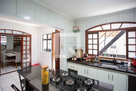 Casa à venda com 185m², 3 quartos e 2 vagasCozinha