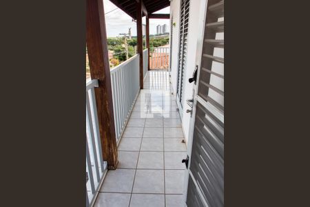 Casa à venda com 300m², 3 quartos e 4 vagasVARANDA QUARTO 1 