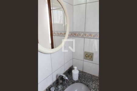 Casa à venda com 300m², 3 quartos e 4 vagasBANHEIRO SOCIAL PISO SUPERIOR