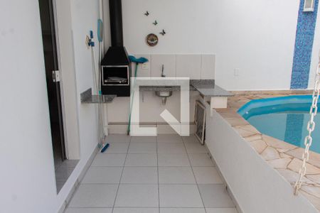 Casa à venda com 300m², 3 quartos e 4 vagasÁREA EXTERNA CHURRASQUEIRA