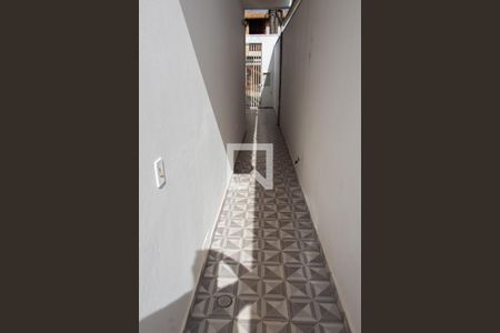 Casa à venda com 300m², 3 quartos e 4 vagasCORREDOR LATERAL ACESSO EDÍCULA