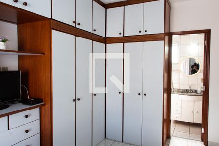 Casa à venda com 300m², 3 quartos e 4 vagasSUITE