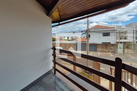 Casa à venda com 283m², 4 quartos e 2 vagas Casa à venda com 283m², 4 quartos e 2 vagasVaranda Quarto 2