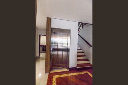 Casa de condomínio à venda com 380m², 3 quartos e 4 vagasEntrada