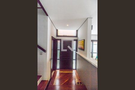 Casa de condomínio à venda com 380m², 3 quartos e 4 vagasEntrada