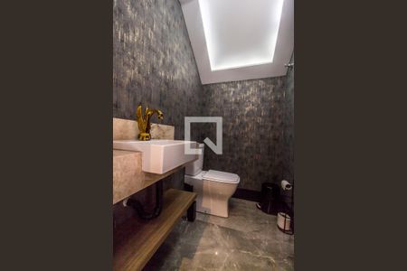 Casa de condomínio à venda com 380m², 3 quartos e 4 vagasLavabo