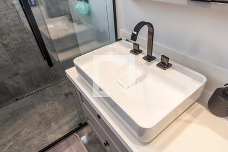 Casa de condomínio à venda com 380m², 3 quartos e 4 vagasDetalhe do Banheiro da Suite