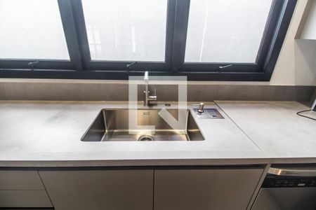 Casa de condomínio à venda com 380m², 3 quartos e 4 vagasDetalhe da cozinha