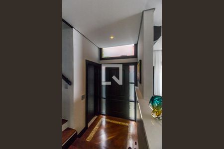 Casa de condomínio à venda com 380m², 3 quartos e 4 vagasEntrada