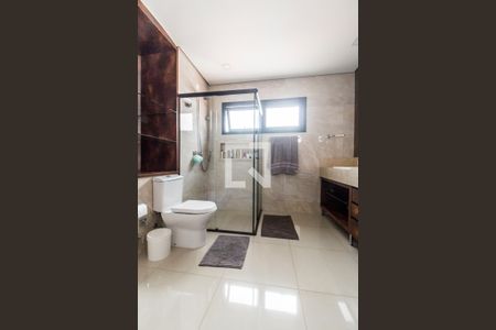 Casa de condomínio à venda com 380m², 3 quartos e 4 vagasBanheiro da Suíte 1