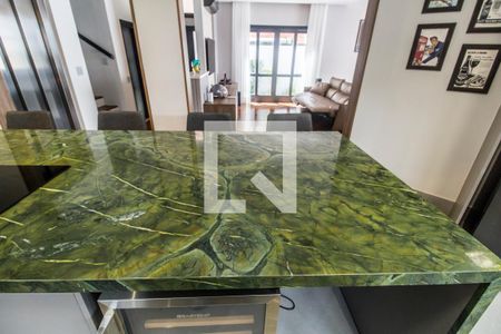 Casa de condomínio à venda com 380m², 3 quartos e 4 vagasDetalhe da cozinha