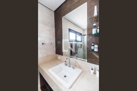 Casa de condomínio à venda com 380m², 3 quartos e 4 vagasBanheiro da Suíte 1