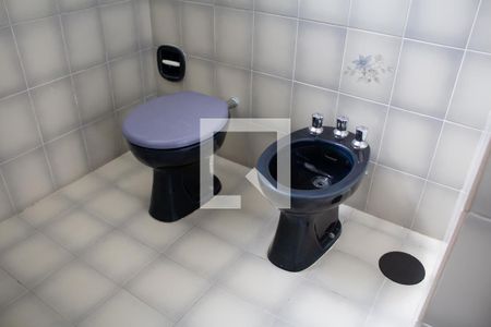 Apartamento à venda com 243m², 3 quartos e 2 vagas Apartamento à venda com 243m², 3 quartos e 2 vagasBanheiro da Suíte