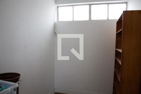 Apartamento à venda com 243m², 3 quartos e 2 vagas Apartamento à venda com 243m², 3 quartos e 2 vagasQuarto de Serviço