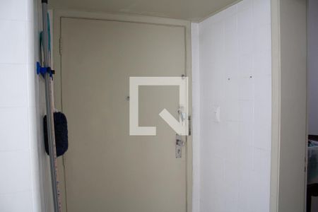 Apartamento à venda com 243m², 3 quartos e 2 vagas Apartamento à venda com 243m², 3 quartos e 2 vagasEntrada de Serviço