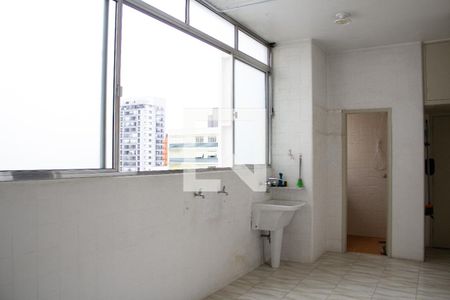 Apartamento à venda com 243m², 3 quartos e 2 vagas Apartamento à venda com 243m², 3 quartos e 2 vagasÁrea de Serviço