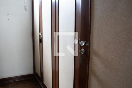 Apartamento à venda com 243m², 3 quartos e 2 vagas Apartamento à venda com 243m², 3 quartos e 2 vagasCloset da Suíte