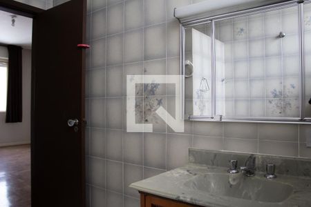 Apartamento à venda com 243m², 3 quartos e 2 vagas Apartamento à venda com 243m², 3 quartos e 2 vagasBanheiro da Suíte