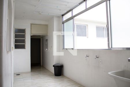 Apartamento à venda com 243m², 3 quartos e 2 vagas Apartamento à venda com 243m², 3 quartos e 2 vagasÁrea de Serviço