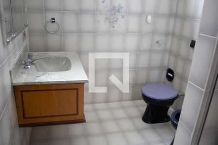 Apartamento à venda com 243m², 3 quartos e 2 vagas Apartamento à venda com 243m², 3 quartos e 2 vagasBanheiro da Suíte