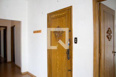 Apartamento à venda com 243m², 3 quartos e 2 vagas Apartamento à venda com 243m², 3 quartos e 2 vagasEntrada