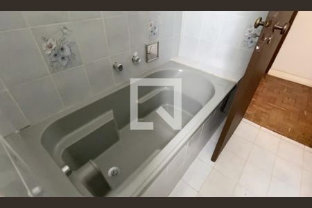 Apartamento à venda com 243m², 3 quartos e 2 vagas Apartamento à venda com 243m², 3 quartos e 2 vagasBanheiro Social