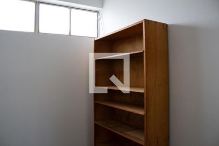 Apartamento à venda com 243m², 3 quartos e 2 vagas Apartamento à venda com 243m², 3 quartos e 2 vagasQuarto de Serviço