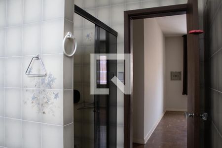 Apartamento à venda com 243m², 3 quartos e 2 vagas Apartamento à venda com 243m², 3 quartos e 2 vagasBanheiro da Suíte