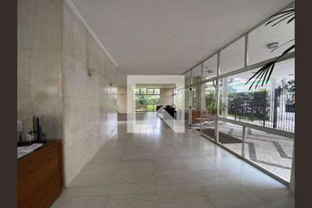 Apartamento à venda com 243m², 3 quartos e 2 vagas Apartamento à venda com 243m², 3 quartos e 2 vagasHall social