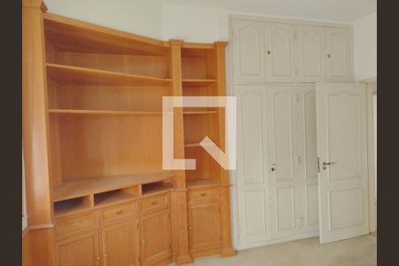 Apartamento à venda com 243m², 3 quartos e 2 vagas Apartamento à venda com 243m², 3 quartos e 2 vagasQuarto 3