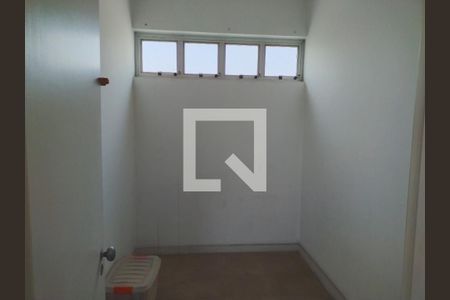 Apartamento à venda com 243m², 3 quartos e 2 vagas Apartamento à venda com 243m², 3 quartos e 2 vagasBanheiro da Área de Serviço