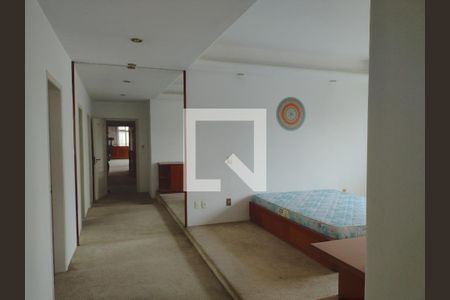 Apartamento à venda com 243m², 3 quartos e 2 vagas Apartamento à venda com 243m², 3 quartos e 2 vagasQuarto 4