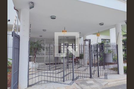 Apartamento à venda com 243m², 3 quartos e 2 vagas Apartamento à venda com 243m², 3 quartos e 2 vagasFrente do prédio