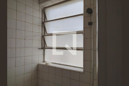 Apartamento à venda com 243m², 3 quartos e 2 vagas Apartamento à venda com 243m², 3 quartos e 2 vagasBanheiro da Área de Serviço