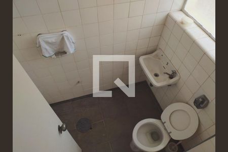 Apartamento à venda com 243m², 3 quartos e 2 vagas Apartamento à venda com 243m², 3 quartos e 2 vagasBanheiro da Área de Serviço