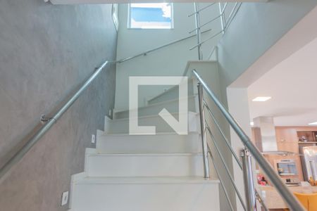 Casa à venda com 175m², 3 quartos e 2 vagasEscadas