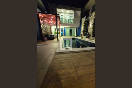 Casa à venda com 175m², 3 quartos e 2 vagasPiscina