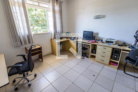 Casa à venda com 1000m², 4 quartos e 3 vagasQuarto de Serviço