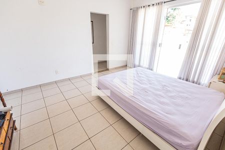 Casa à venda com 1000m², 4 quartos e 3 vagasQuarto 4 / suite e closet