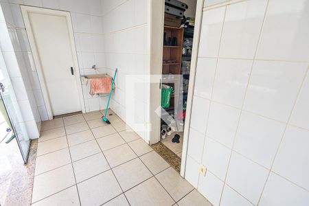 Casa à venda com 1000m², 4 quartos e 3 vagasArea de serviço