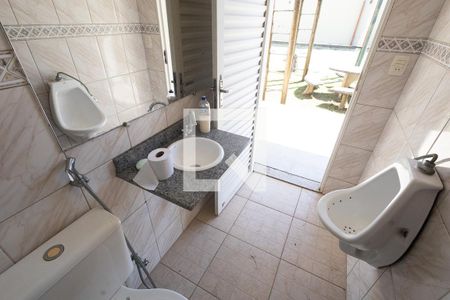 Casa à venda com 1000m², 4 quartos e 3 vagasBanheiro de Serviço 2