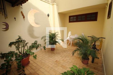 Casa à venda com 204m², 4 quartos e 2 vagas