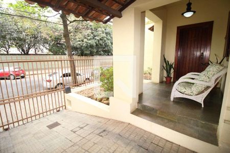 Casa à venda com 204m², 4 quartos e 2 vagas