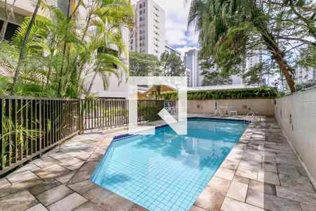 Apartamento à venda com 172m², 3 quartos e 2 vagas Apartamento à venda com 172m², 3 quartos e 2 vagasPiscina