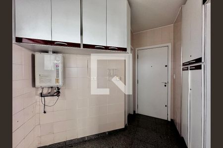 Apartamento à venda com 172m², 3 quartos e 2 vagas Apartamento à venda com 172m², 3 quartos e 2 vagasÁrea de Serviço