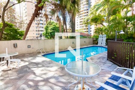 Apartamento à venda com 172m², 3 quartos e 2 vagas Apartamento à venda com 172m², 3 quartos e 2 vagasPiscina