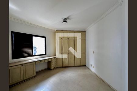 Apartamento à venda com 172m², 3 quartos e 2 vagas Apartamento à venda com 172m², 3 quartos e 2 vagasQuarto 3